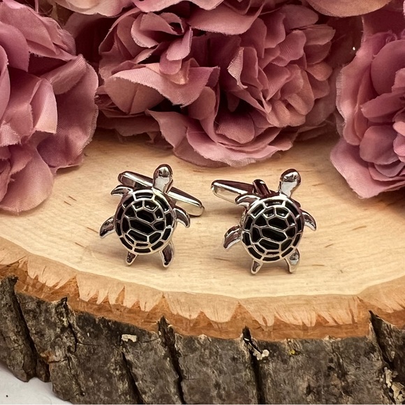 Black and Silver Sea Turtle Cufflinks - Picture 4 of 16